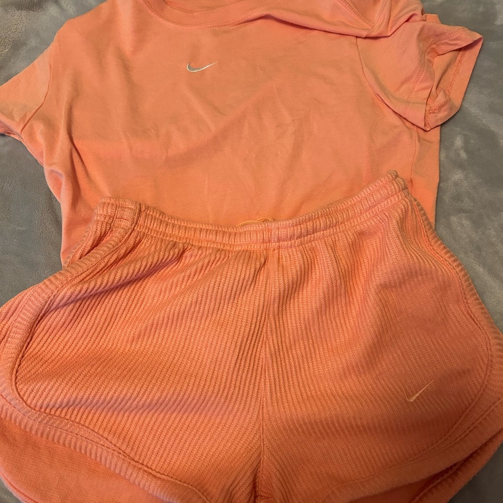 Nike Coral Apparel Set
